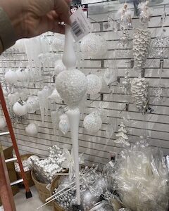 15.7" ICY GLASS WHITE FINIALORN